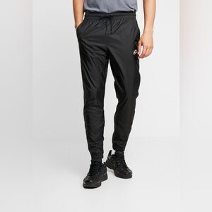 Nike Men’s Windrunner woven nylon pants
